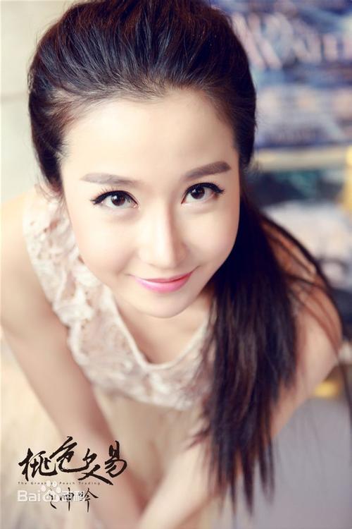 操白黑丝美女的相关介绍