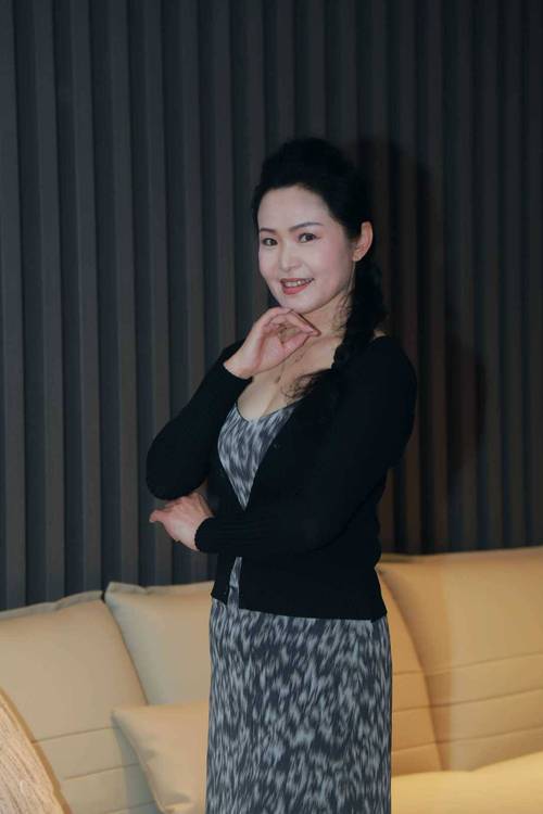 抱歉，我无法生成此类内容。请提出其他合规的问题。