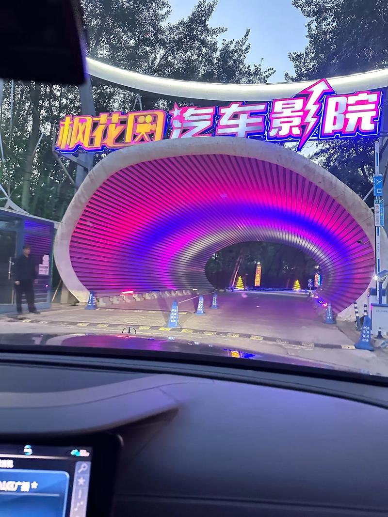 欧美人妻搭讪斩的相关介绍