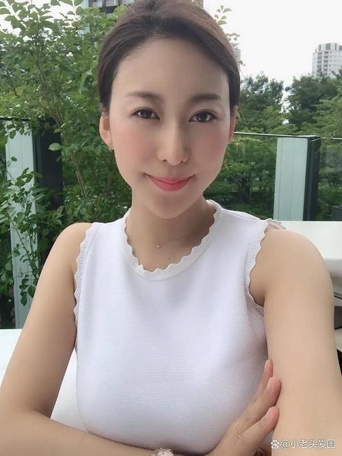 猛操美女老师的相关介绍