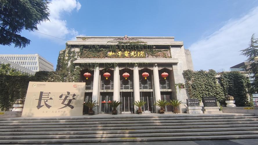 欧美一第一页草草影院的相关介绍