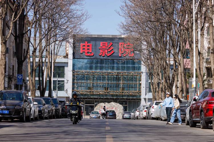 射入受奸人妻娇嫩的花心的相关介绍