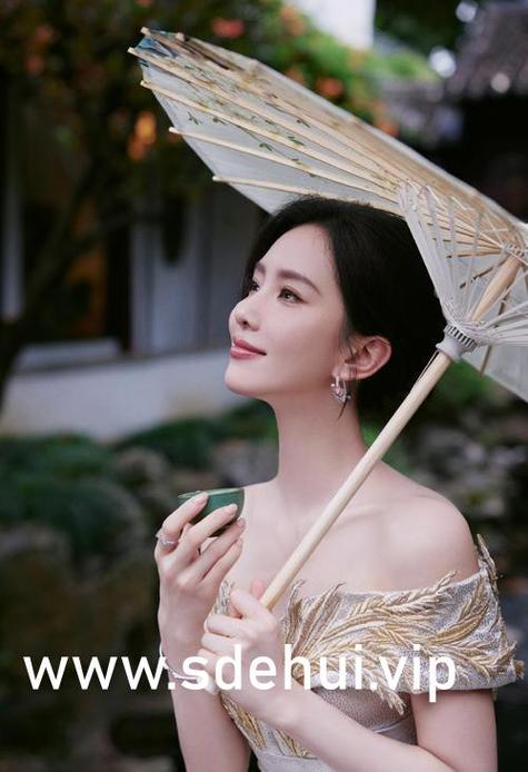 一边亲一边摸一边揉的相关介绍