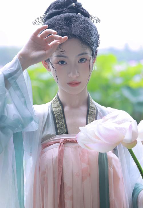 强暴处女警花小说的相关介绍