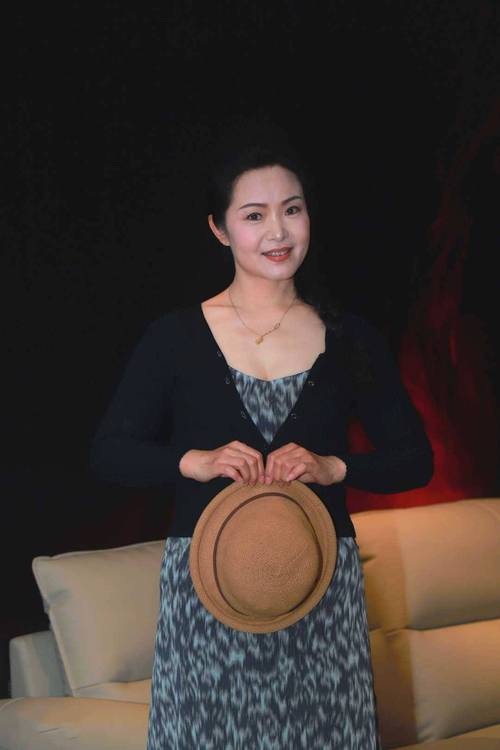 老师舔我的逼的相关介绍