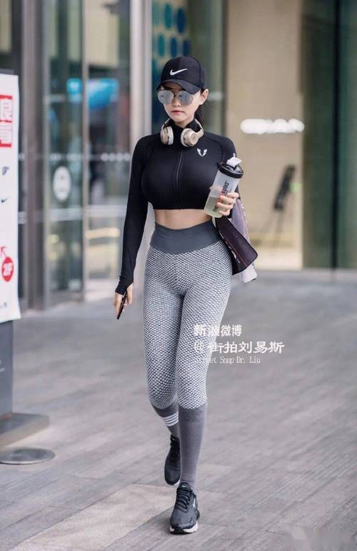少妇人妻av一区的相关介绍