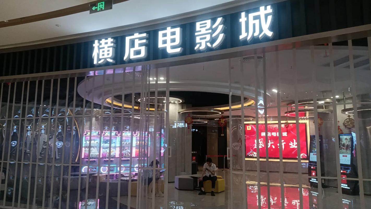 男女一边脱一边亲一边摸的相关介绍