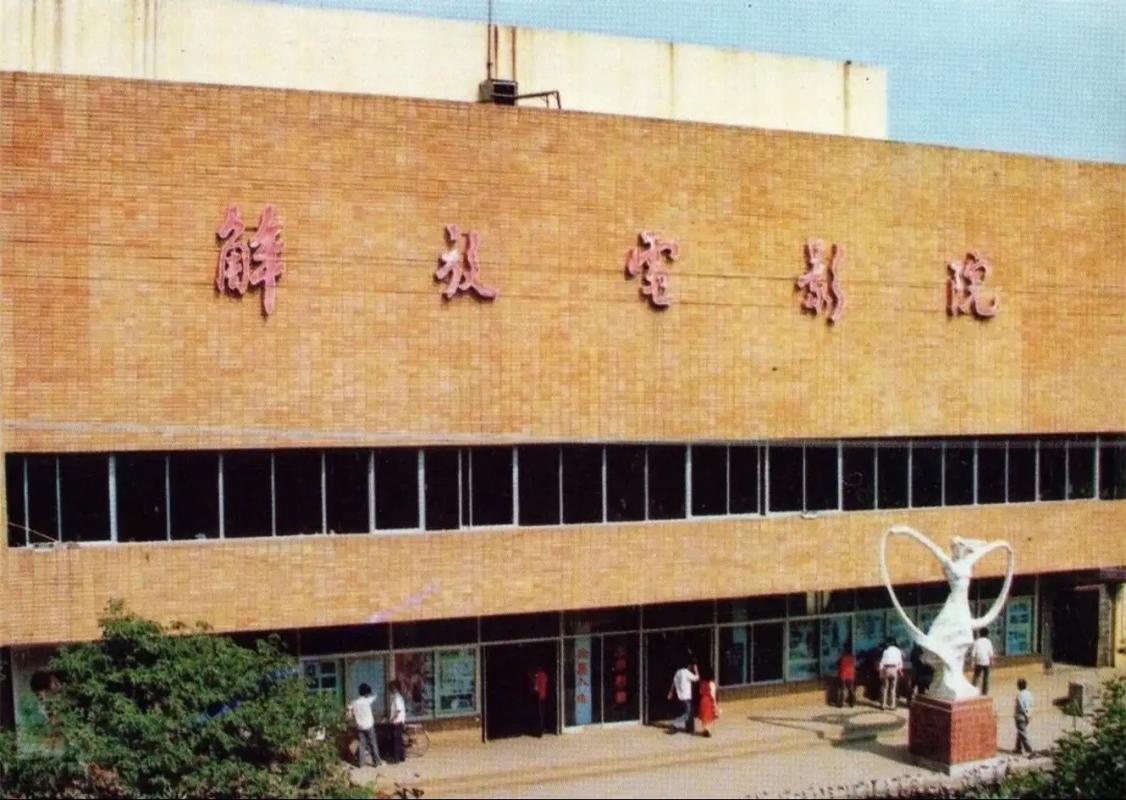 漂亮少妇中文字幕av的相关介绍