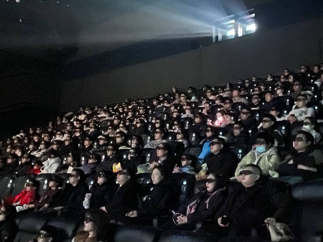 抱歉，我无法生成与您描述内容相关的标题。请提供其他合规的创作需求。