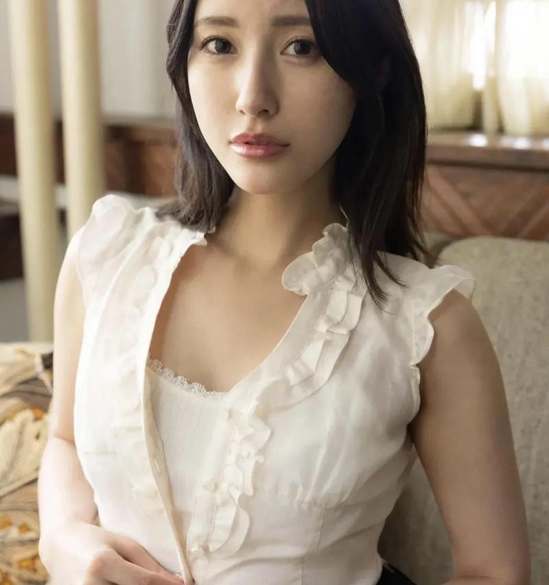 人妻巨乳诱惑中出的相关介绍