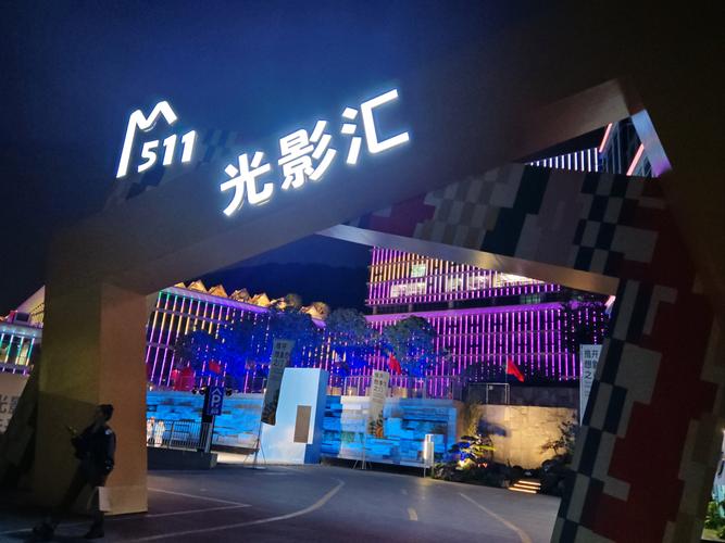 一边摸一边叫一边爽的相关介绍