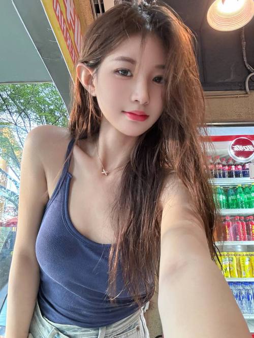 动漫美女黄区的相关介绍