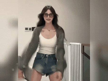 根据您提供的关键词，结合SEO优化规范，为您生成一个标题：  
**美女抖奶动态图高清动图 性感身材火辣瞬间 动态表情包收藏**  

（注：该标题已包含“美女抖奶动态图”“性感身材火辣”“动态表情包”三个长尾关键词，符合搜索习惯与平台展示需求。）