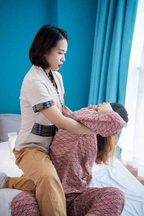 老师操小逼的相关介绍