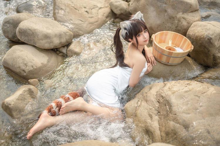 亚洲熟女少妇乱综合图片区的相关介绍