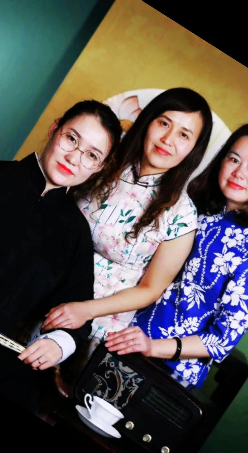 av黑丝美女在线观看的相关介绍