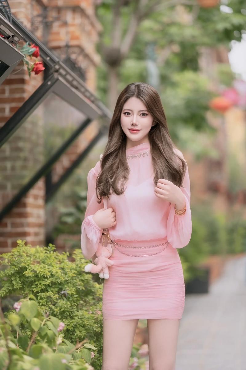 女性下面流黄色分泌物用什么药的相关介绍
