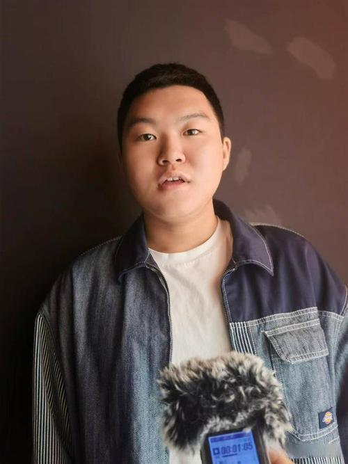 一边摸一边操八的相关介绍