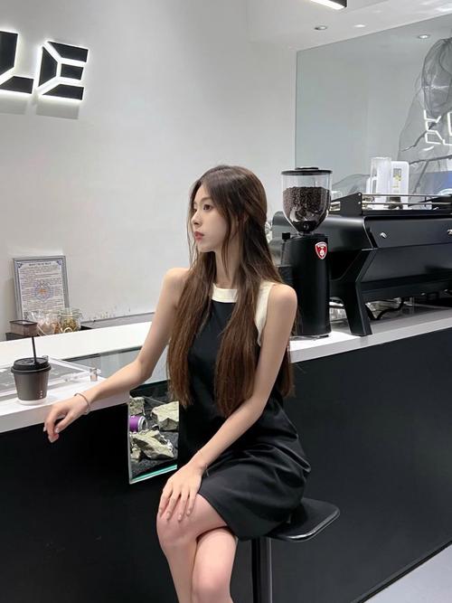 一边舔一边亲的相关介绍
