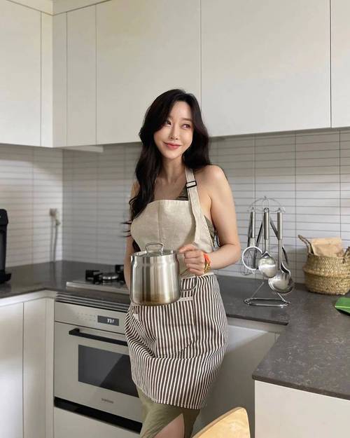少妇激情性av的相关介绍